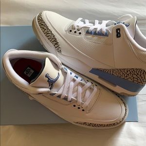 Air Jordan 3 UNC